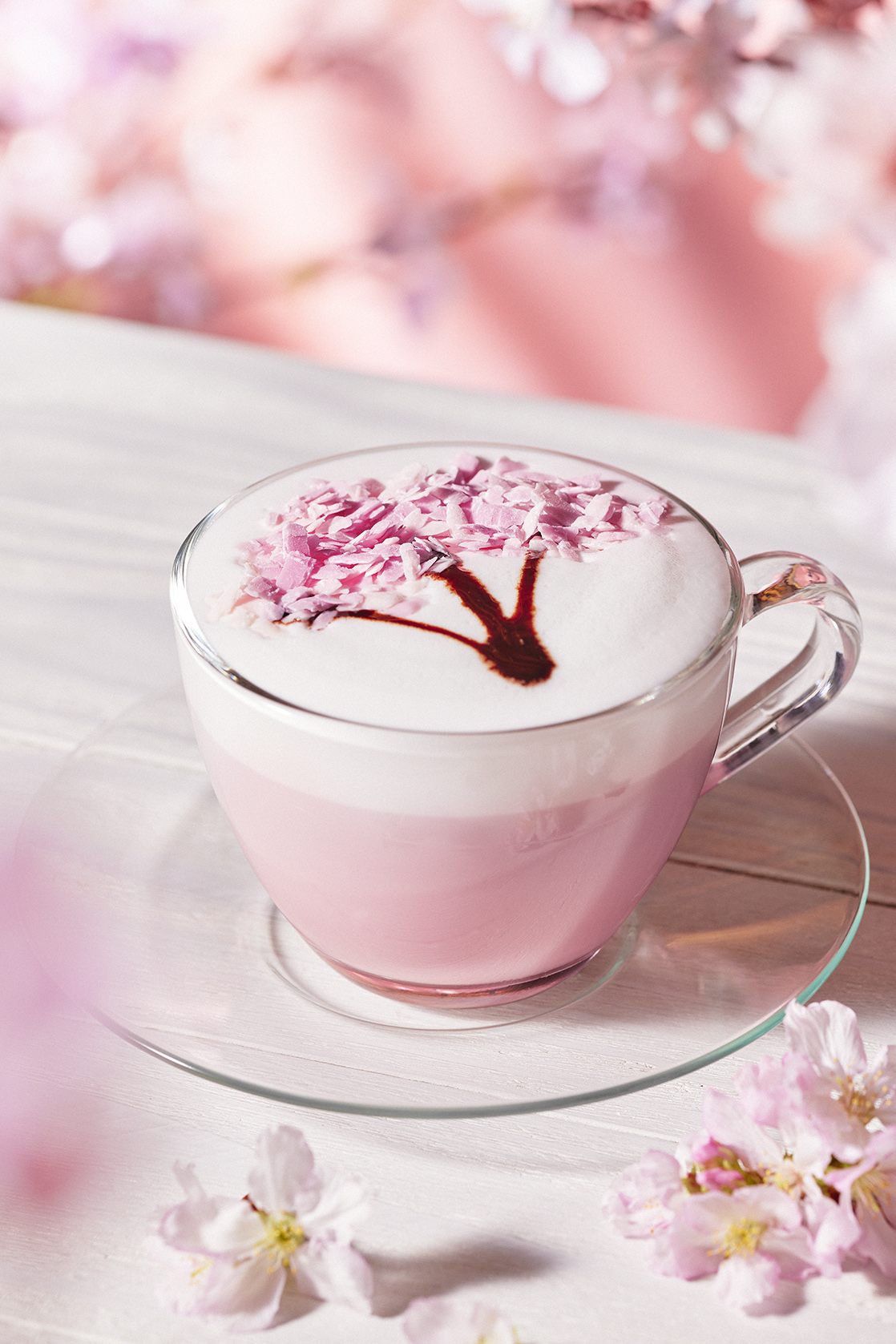 パープル＆ピンクのグラデで夜桜を表現した白桃ソーダが初登場 