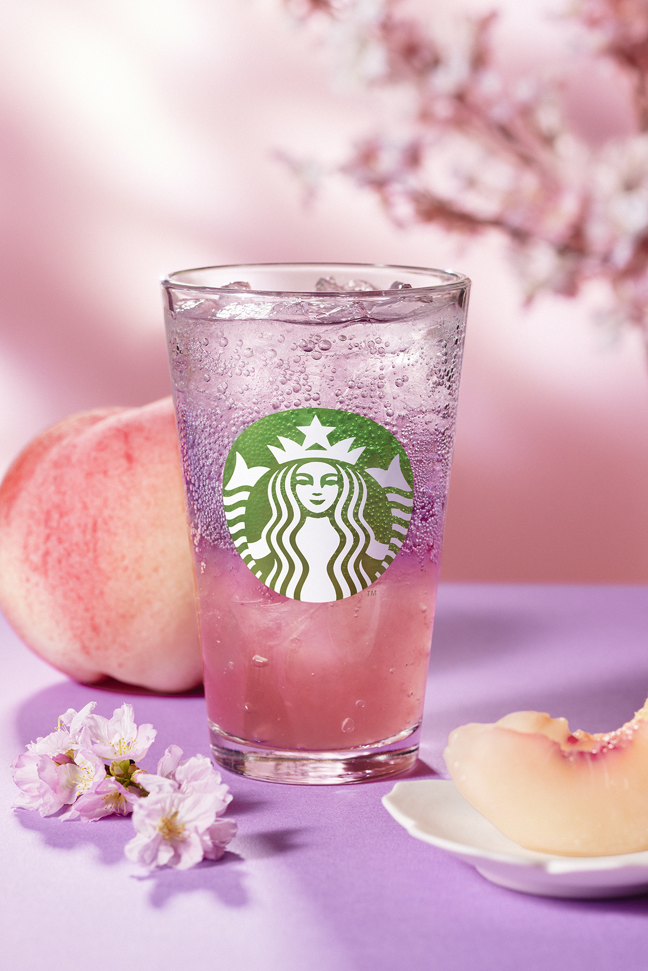 パープル＆ピンクのグラデで夜桜を表現した白桃ソーダが初登場 