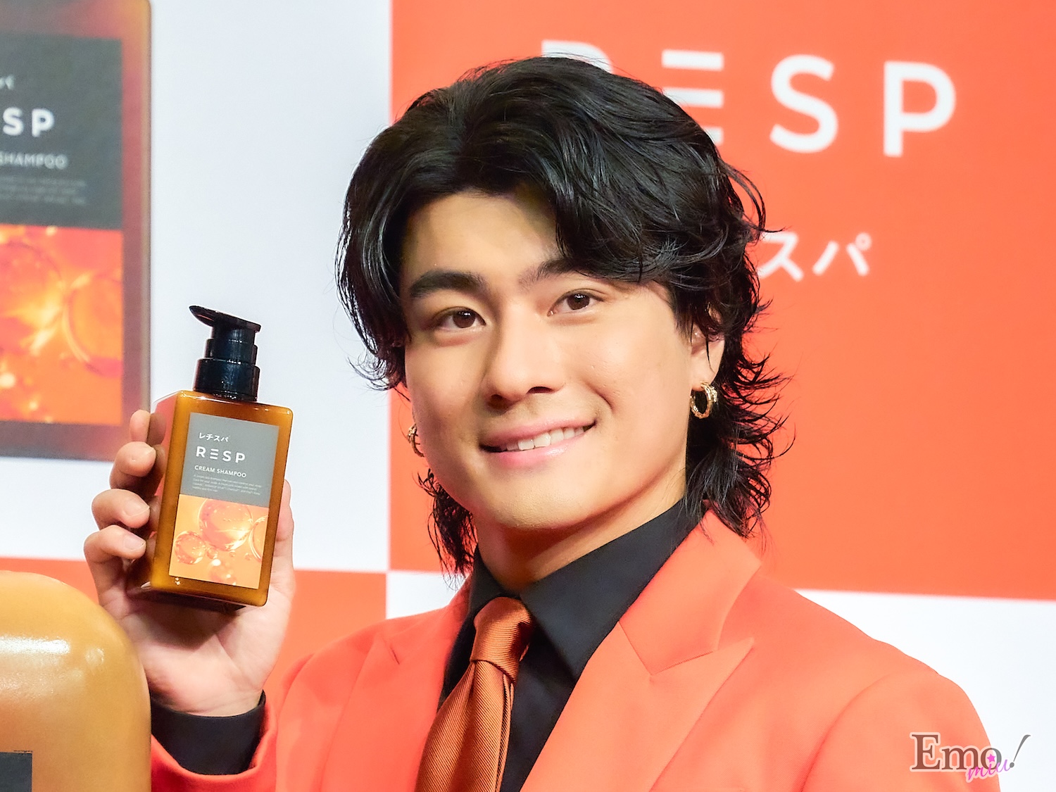 INIが表紙＆20ページのスペシャルグラビアを披露！裏表紙は竹内涼真 